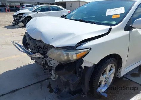 2011 Toyota Corolla S z USA, uszkodzony, nr VIN 2T1BU4EE7BC569140